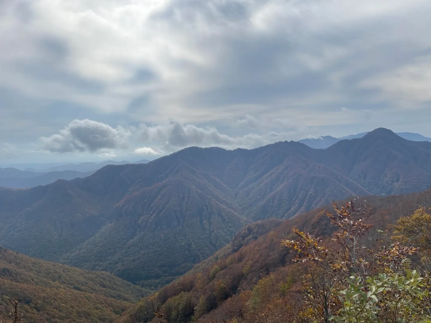 Picture of a neighboring mountains from Itodake 糸岳 summit